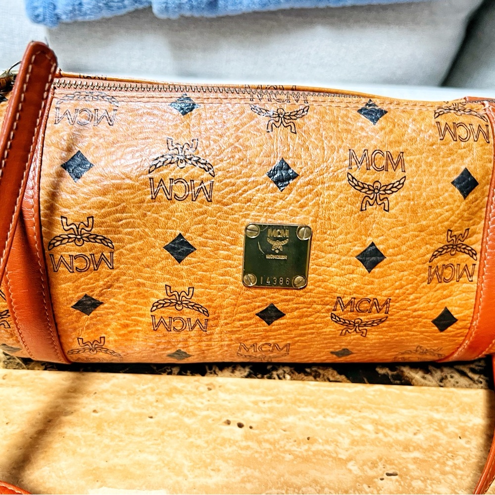 MCM  Visetos round barrel tootsie roll style